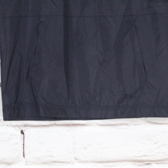 NEW Under Armour Black Lightweight Vest - Picture 3 of 8